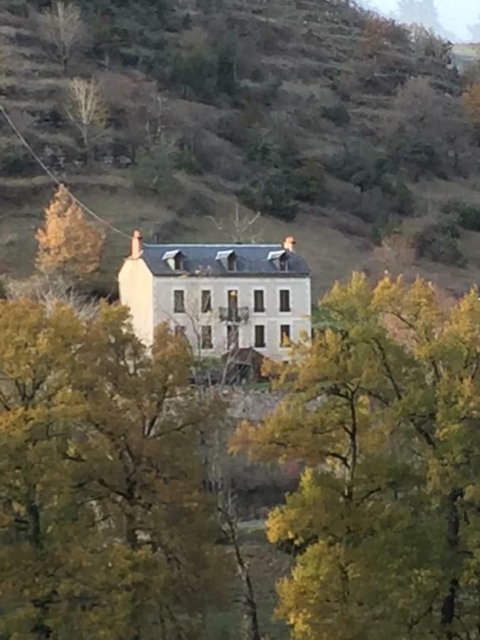 Aux Berges Du Coubisou Bed & Breakfast Bagian luar foto