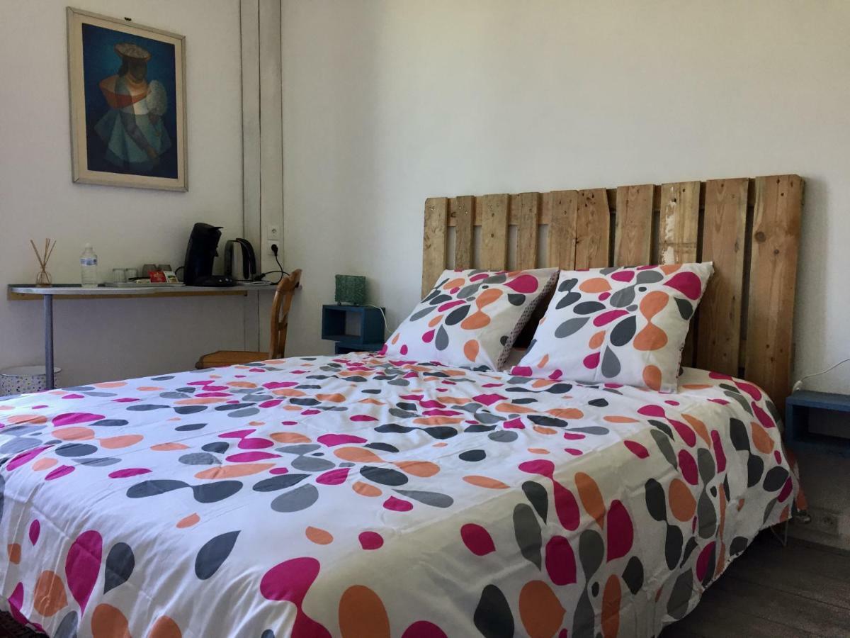 Aux Berges Du Coubisou Bed & Breakfast Bagian luar foto