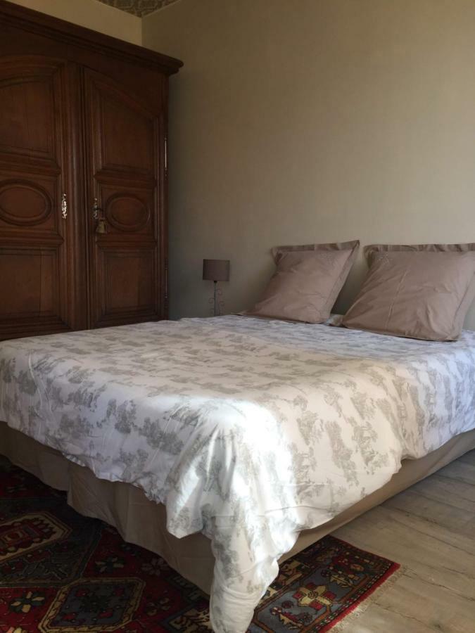 Aux Berges Du Coubisou Bed & Breakfast Bagian luar foto