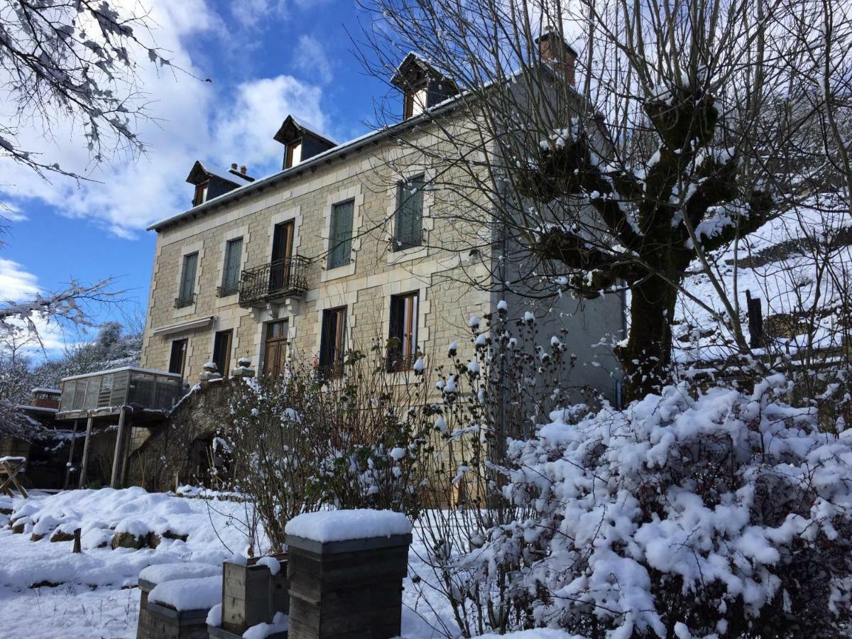 Aux Berges Du Coubisou Bed & Breakfast Bagian luar foto
