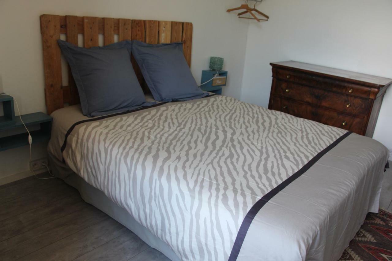 Aux Berges Du Coubisou Bed & Breakfast Bagian luar foto