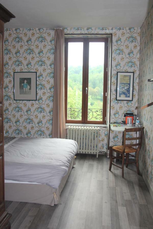 Aux Berges Du Coubisou Bed & Breakfast Bagian luar foto