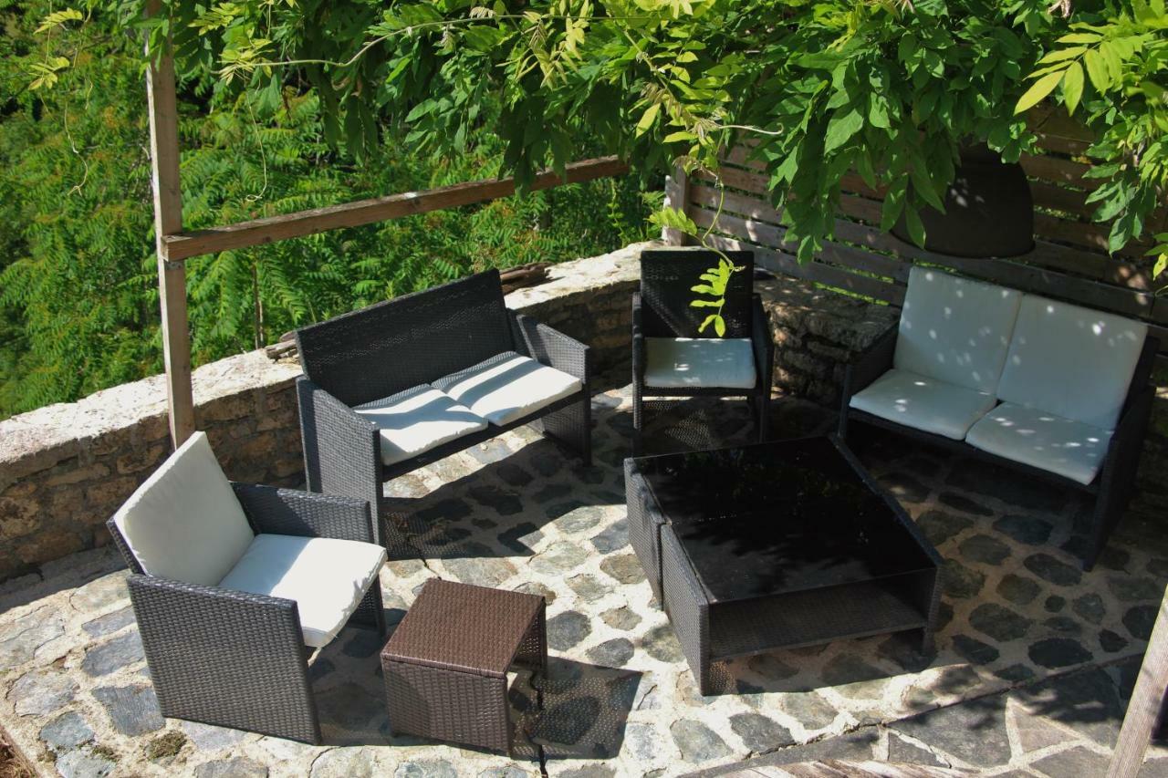 Aux Berges Du Coubisou Bed & Breakfast Bagian luar foto